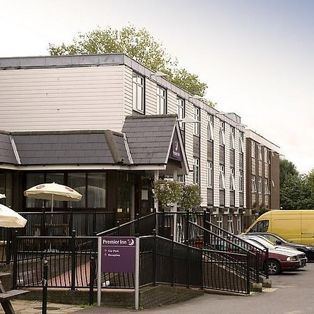 Premier Inn Epsom South Exterior photo