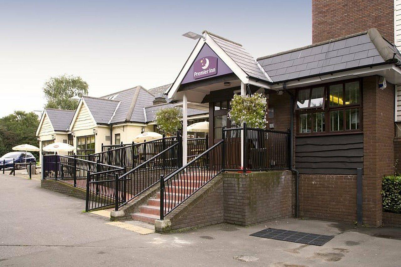 Premier Inn Epsom South Exterior photo