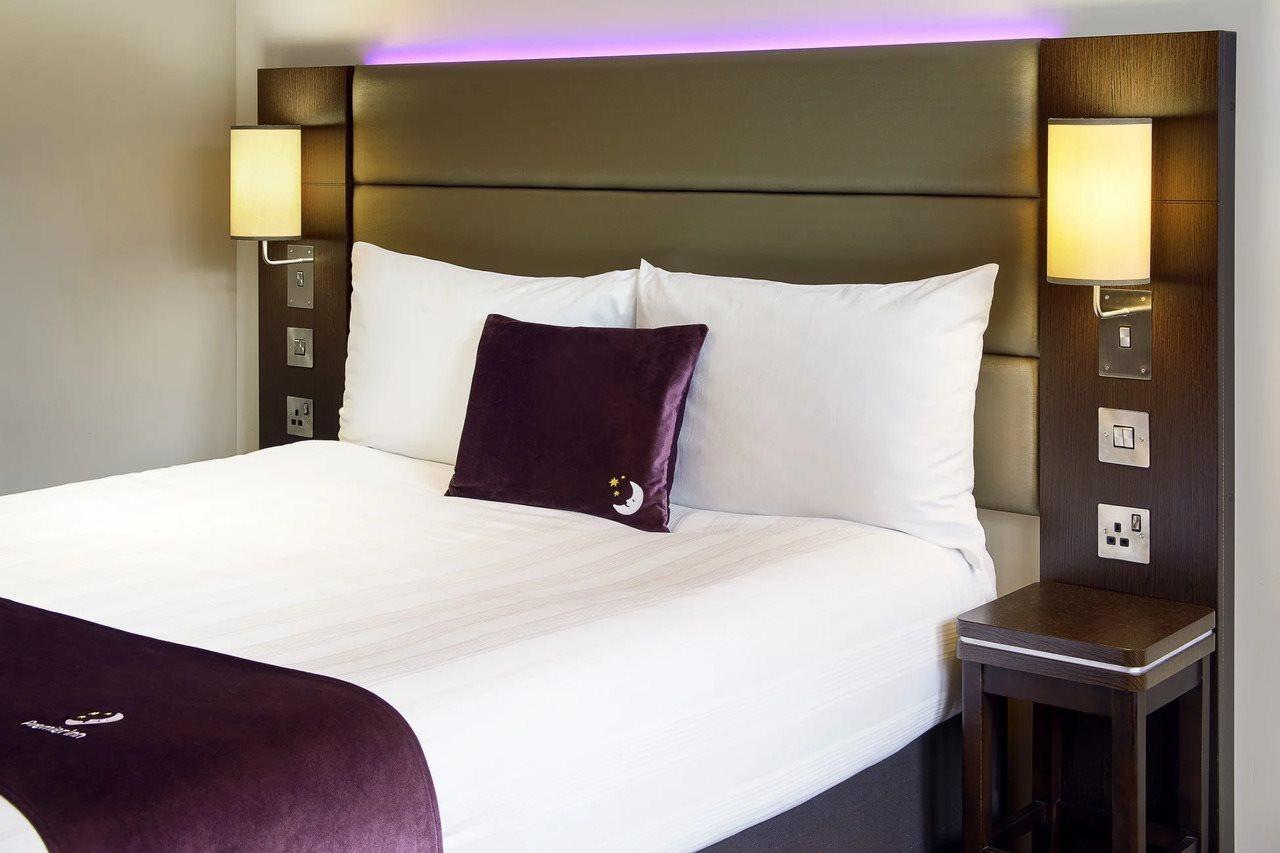 Premier Inn Epsom South Exterior photo