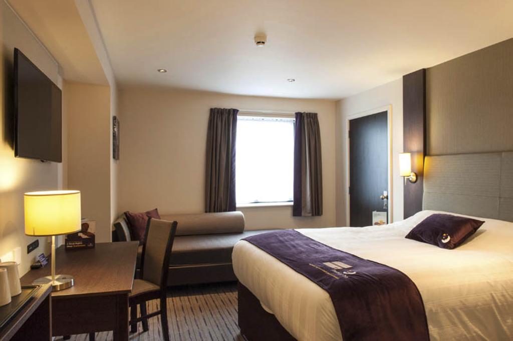 Premier Inn Epsom South Room photo