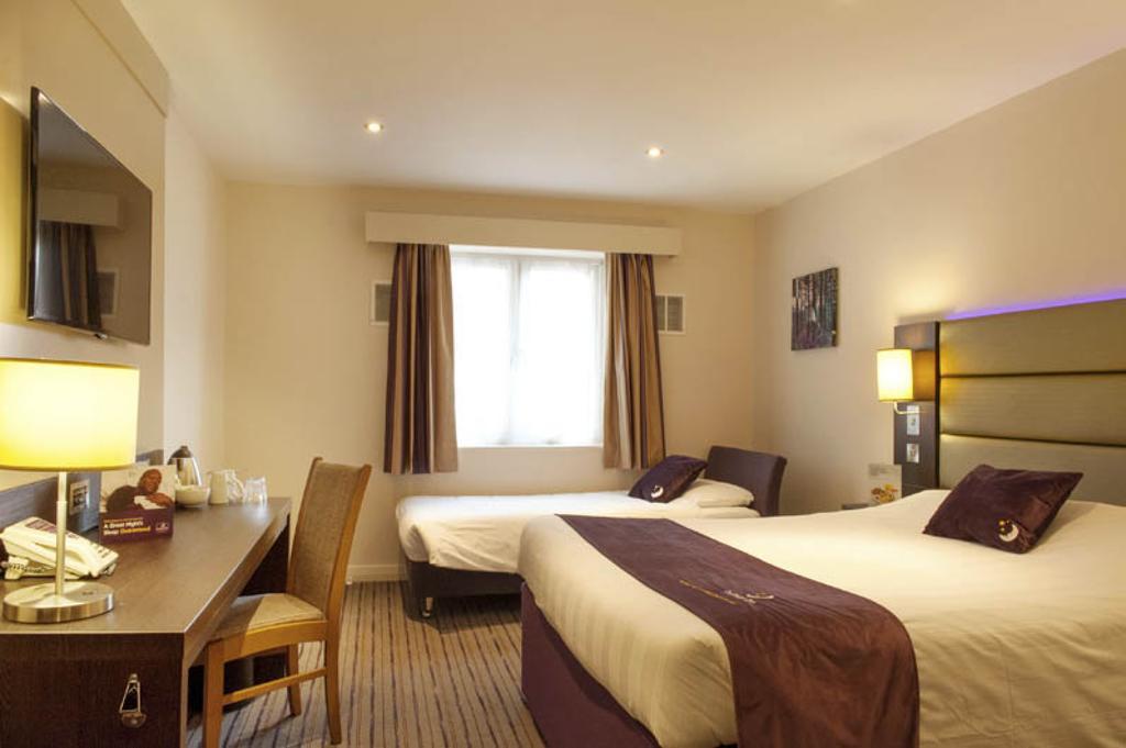 Premier Inn Epsom South Room photo