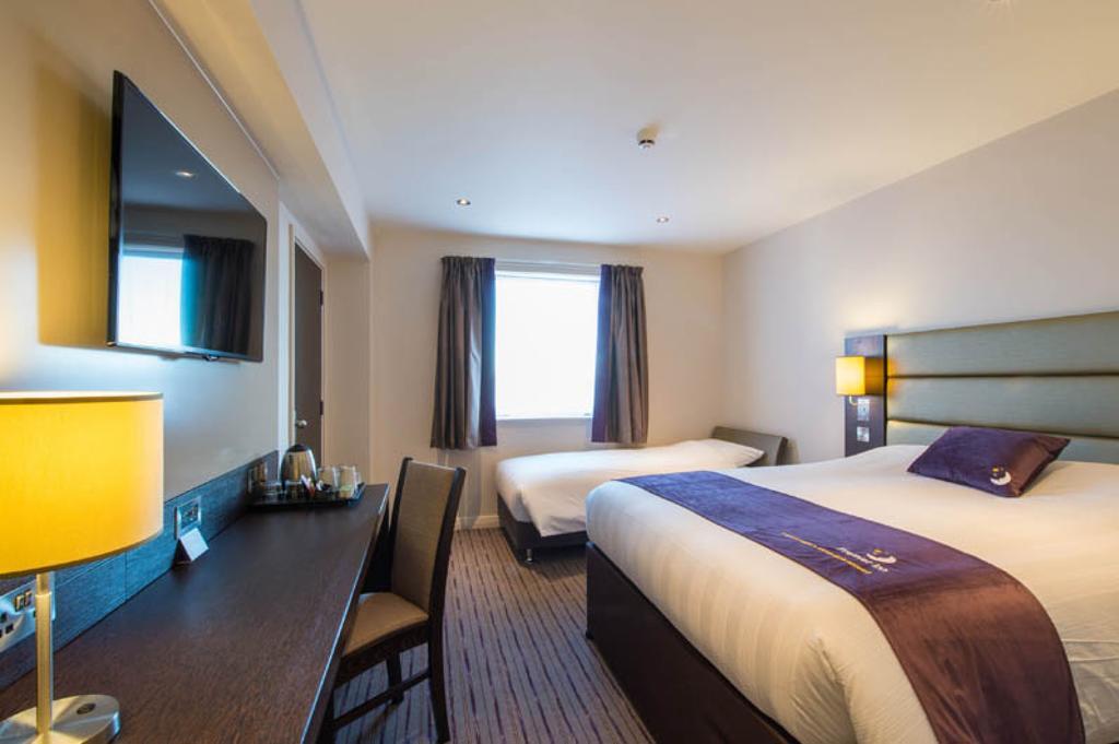Premier Inn Epsom South Room photo