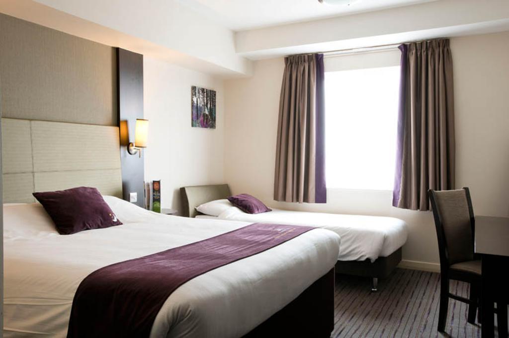 Premier Inn Epsom South Room photo