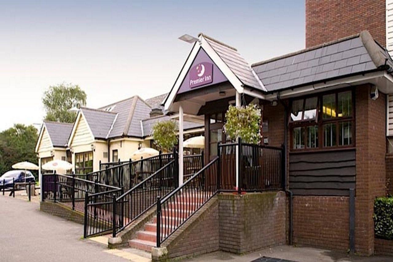 Premier Inn Epsom South Exterior photo